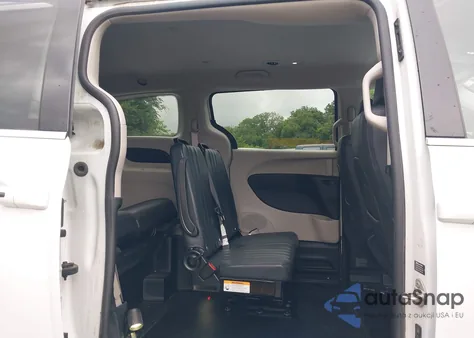 2023 Chrysler Voyager Lx из США, поврежденный, VIN 2C4RC1CG8PR564976